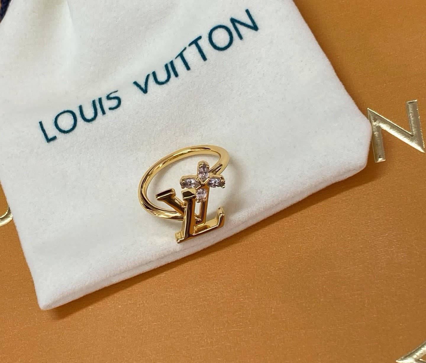 Louis Vuitton LV Iconic Flower Ring